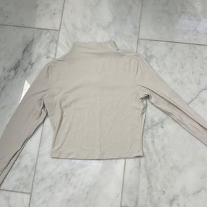 Lululemon turtleneck long sleeve size 4